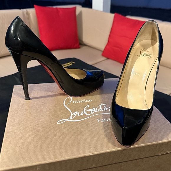 Christian Louboutin - Picture 2 of 9